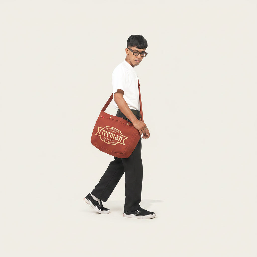 Tas selempang canvas pria Freeman 3.0 Barangantik warna red amber tampak depan