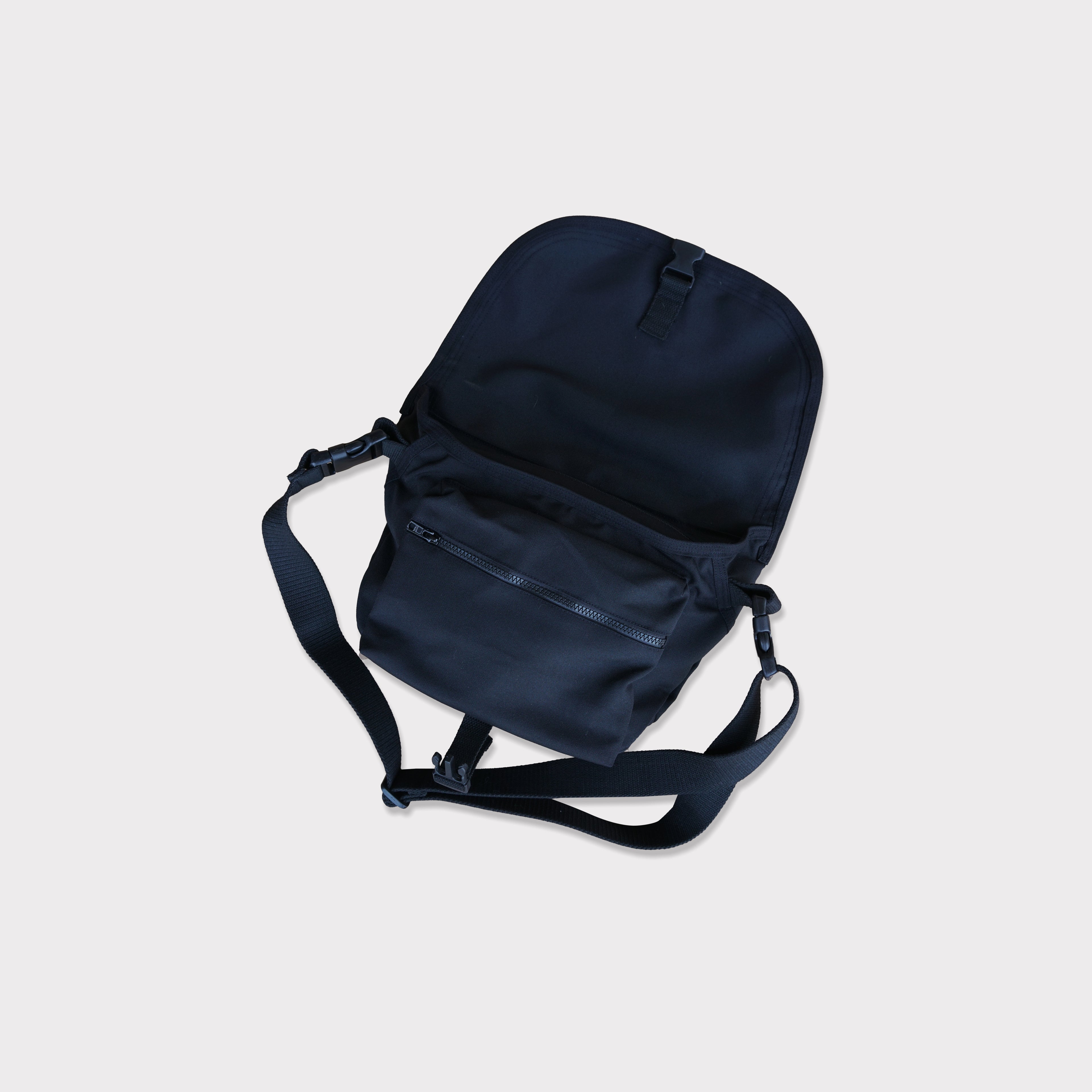 Tas selempang compact pria Newman Barangantik bagian dalam terbuka