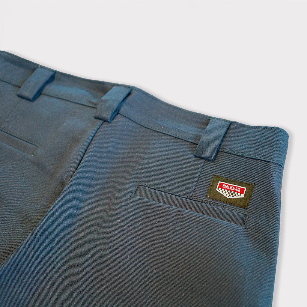 Celana workpants pria Barangantik Workner navy dipakai model
